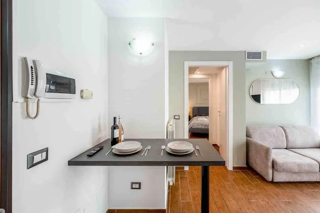 Apartment Dynamic Suite In Milan