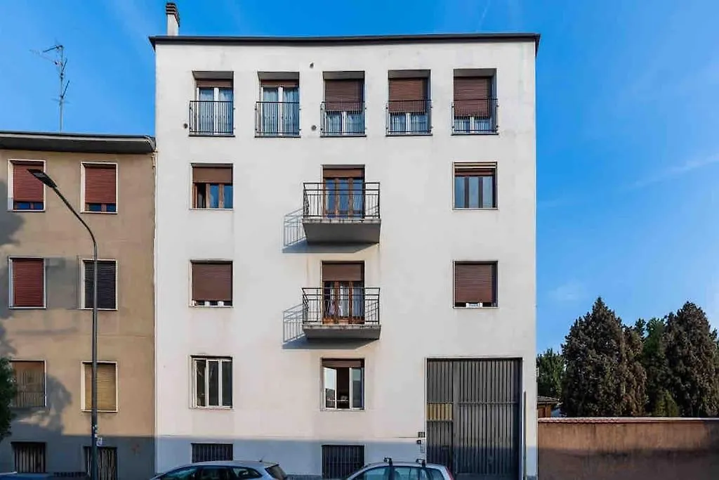 Apartment Dynamic Suite In Milan Italy